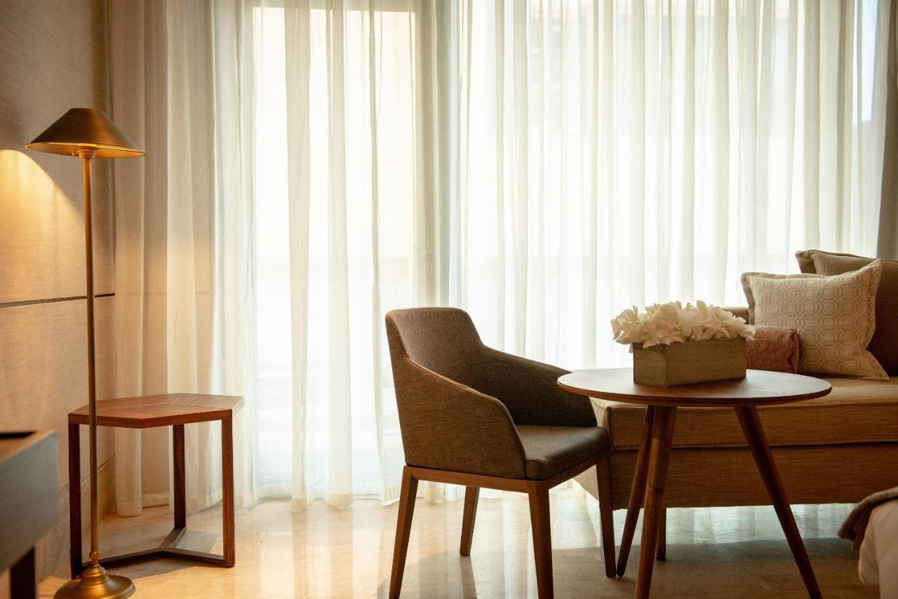Shirvan Hotel City Yard ジェッダ エクステリア 写真 A living room with a floor lamp