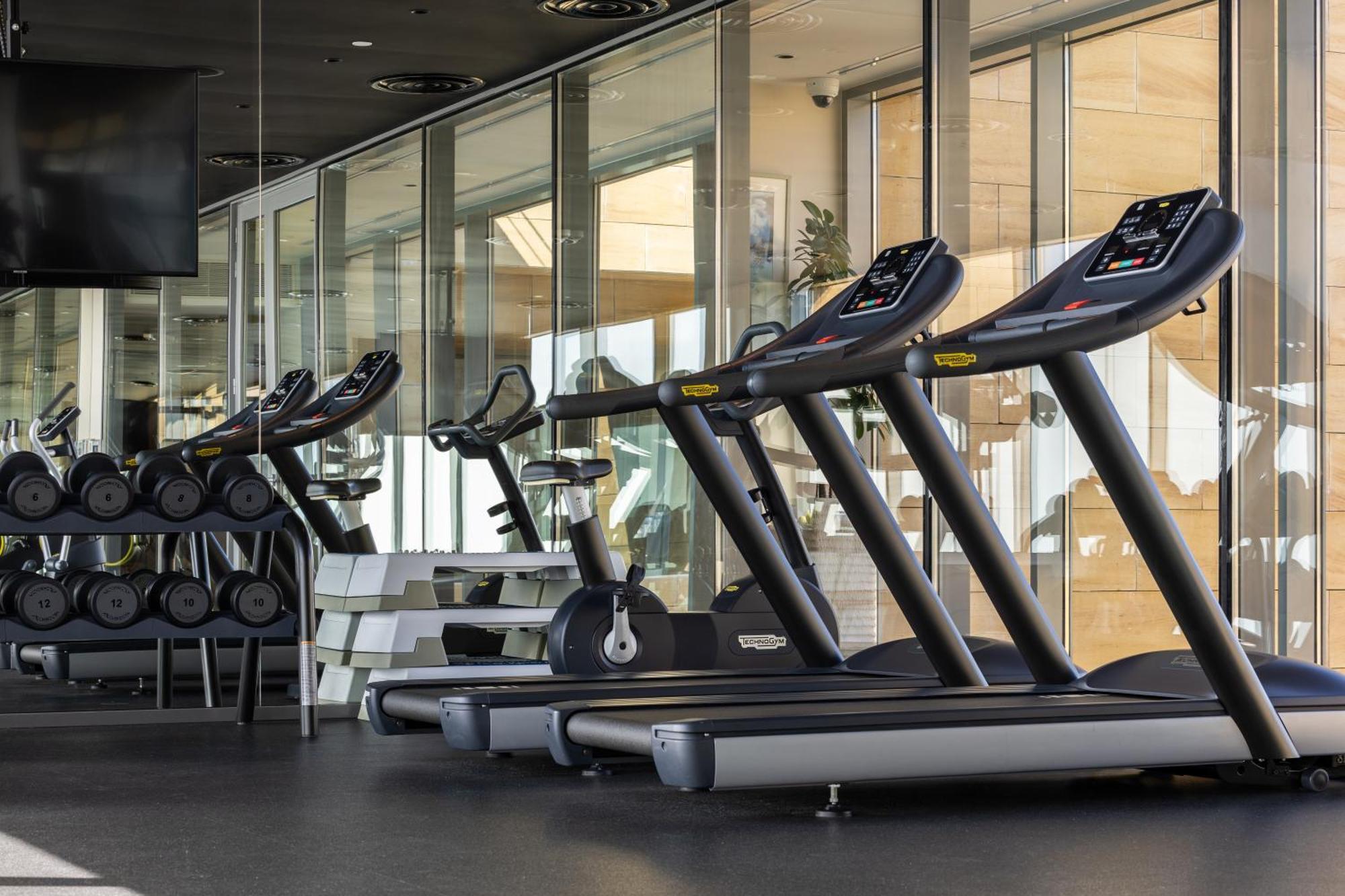 Shirvan Hotel City Yard ジェッダ エクステリア 写真 Treadmills in a gym